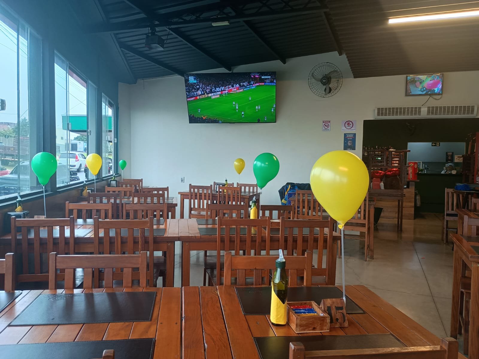 É a maior diversão assistir Brasil x Marrocos na Pizzaria Nosso Canto